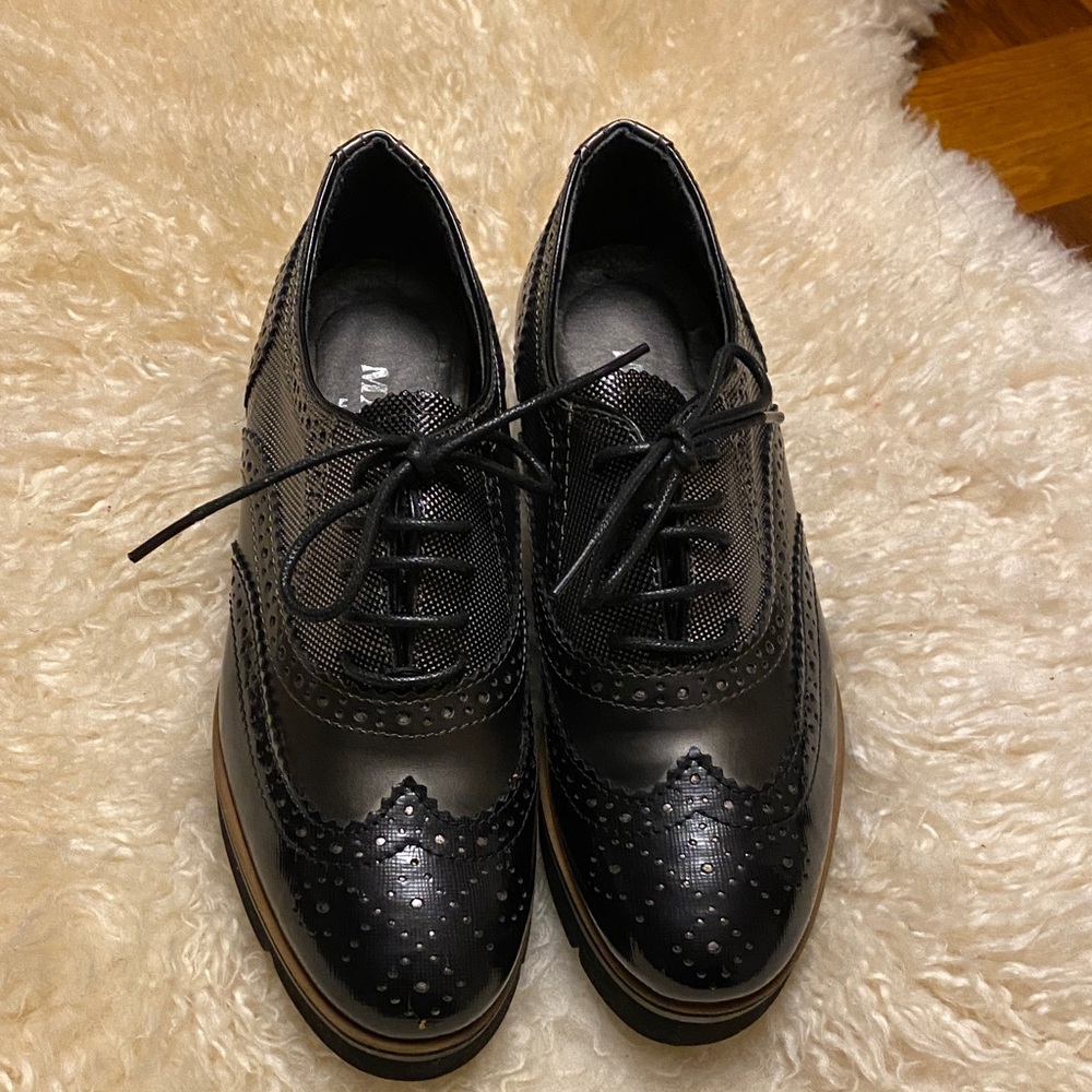 Maripe Elegant Black Leather Shoes, size 6 USA, 36 European, mint condition